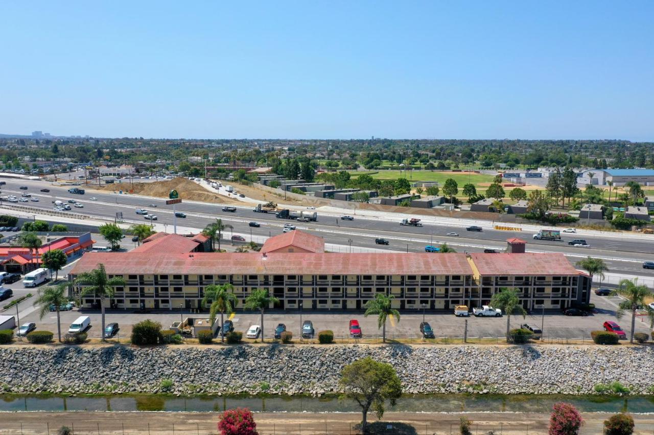 La Quinta Inn By Wyndham Costa Mesa Orange County Экстерьер фото