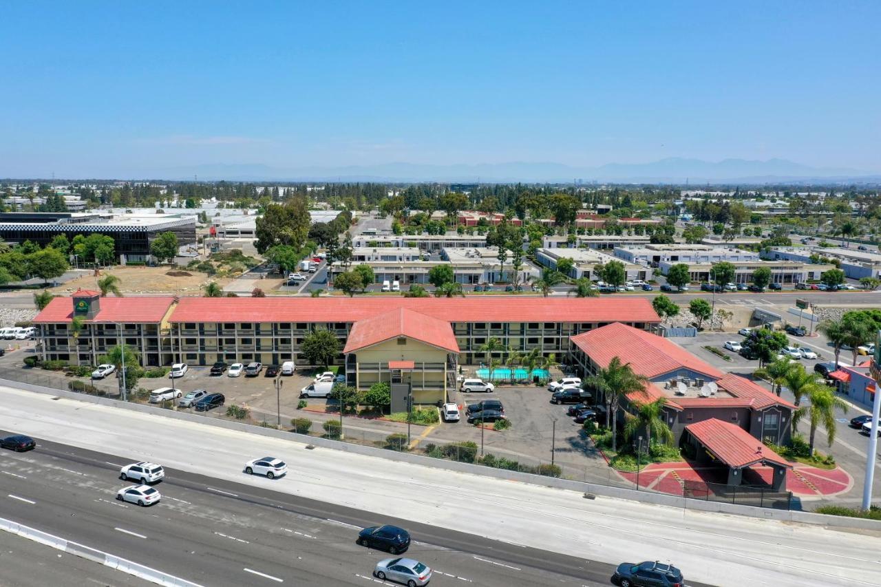La Quinta Inn By Wyndham Costa Mesa Orange County Экстерьер фото