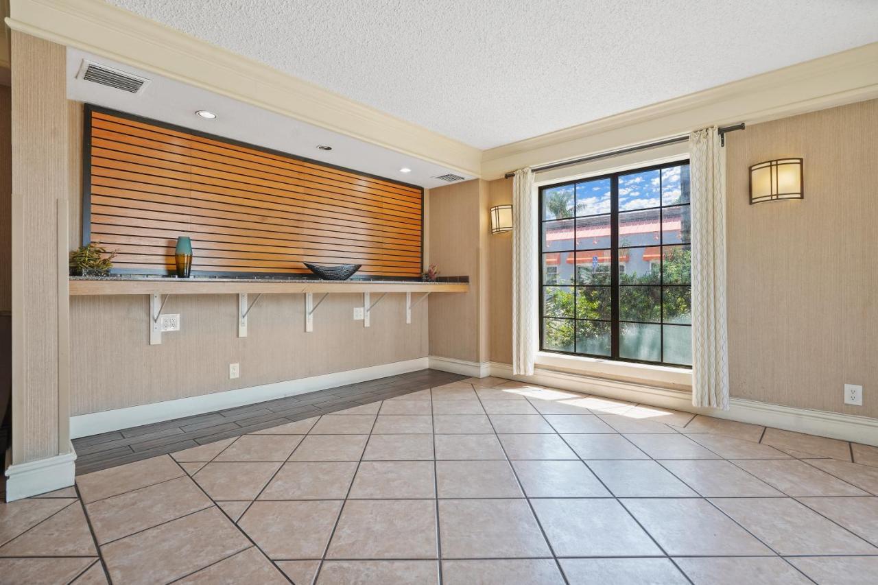 La Quinta Inn By Wyndham Costa Mesa Orange County Экстерьер фото
