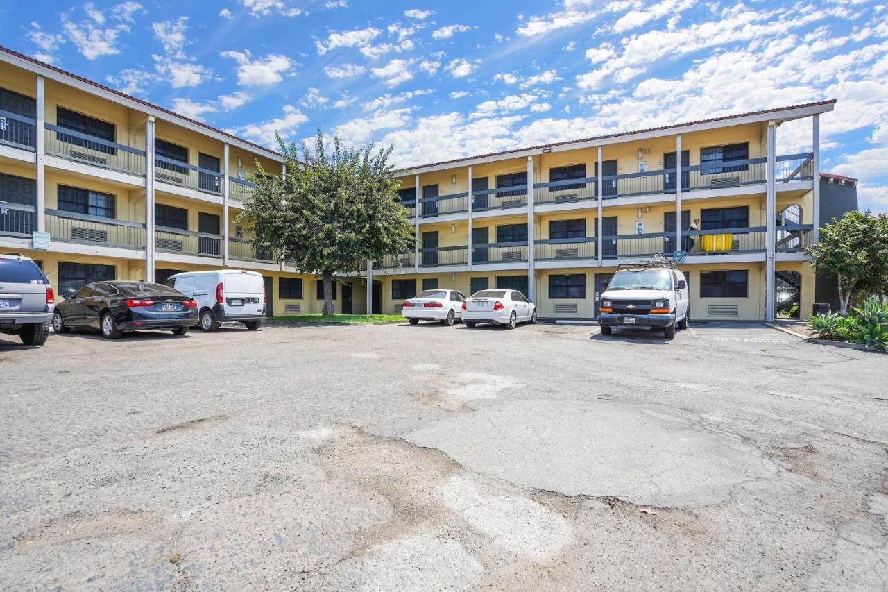 La Quinta Inn By Wyndham Costa Mesa Orange County Экстерьер фото