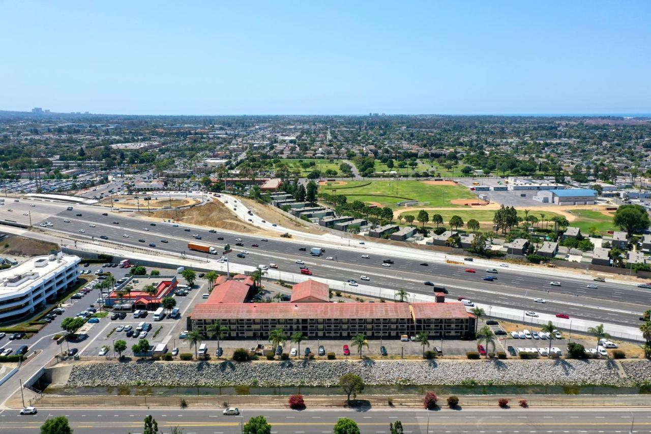 La Quinta Inn By Wyndham Costa Mesa Orange County Экстерьер фото