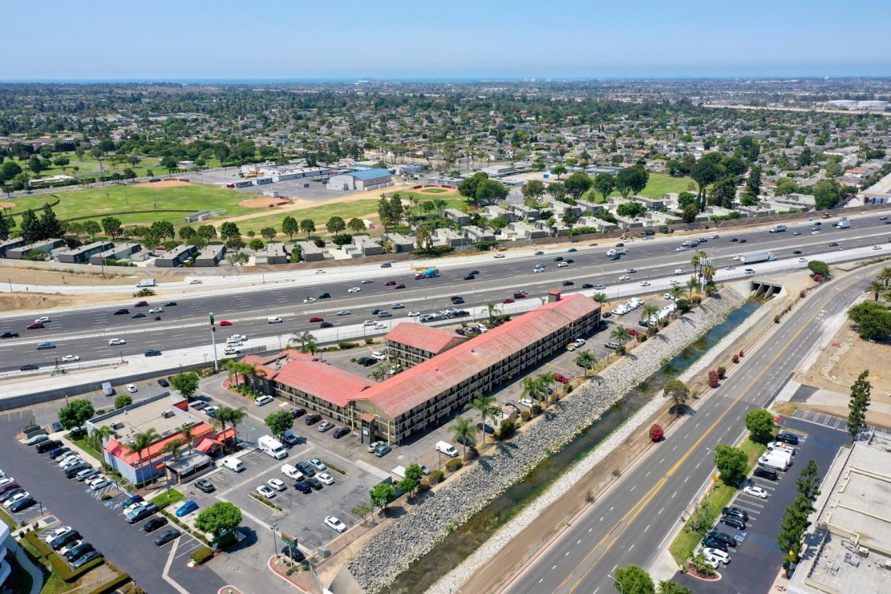 La Quinta Inn By Wyndham Costa Mesa Orange County Экстерьер фото