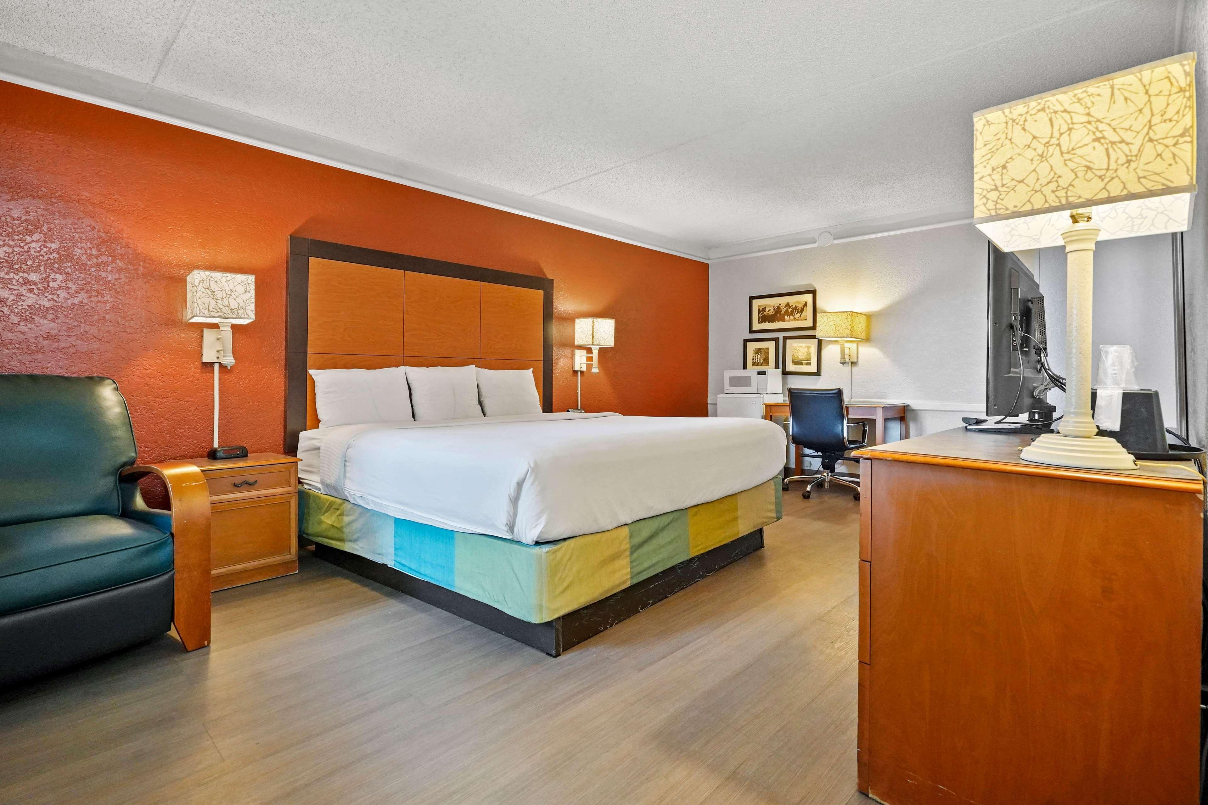 La Quinta Inn By Wyndham Costa Mesa Orange County Экстерьер фото