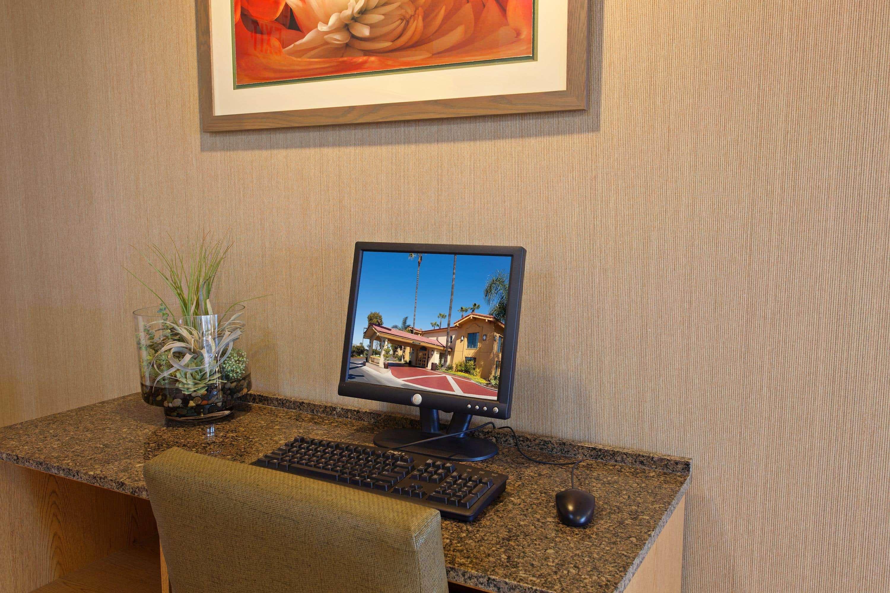 La Quinta Inn By Wyndham Costa Mesa Orange County Экстерьер фото