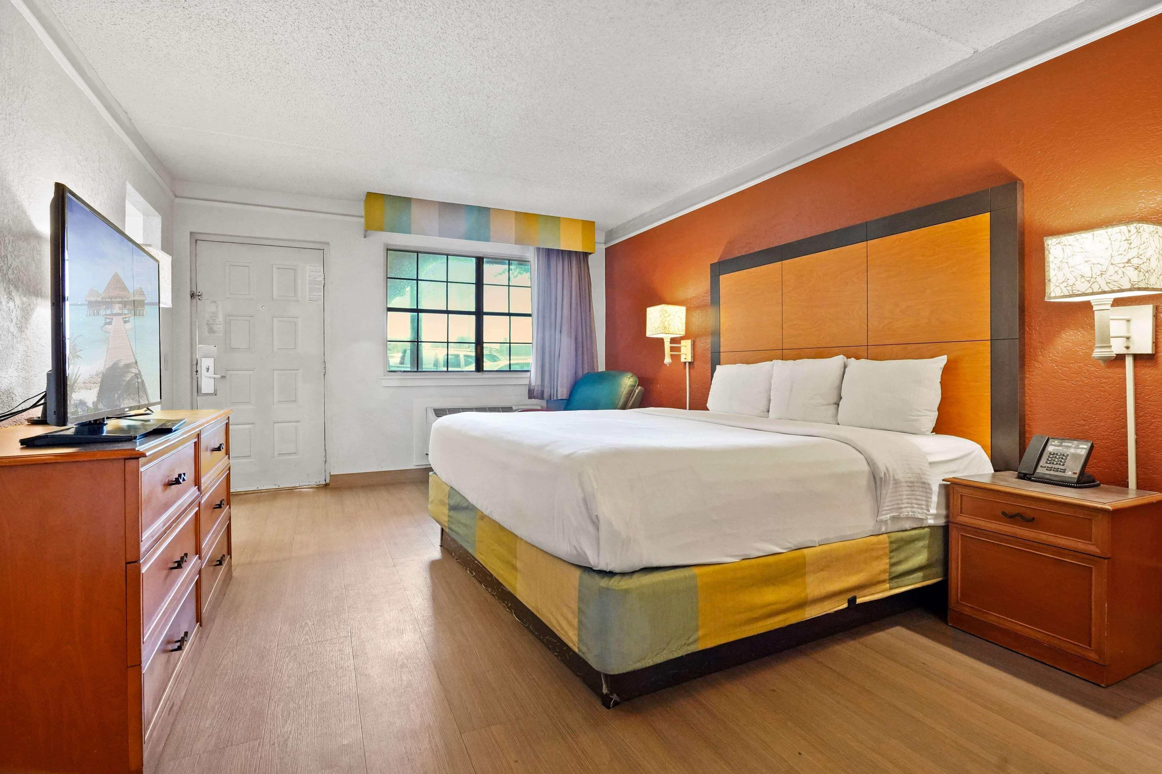 La Quinta Inn By Wyndham Costa Mesa Orange County Экстерьер фото