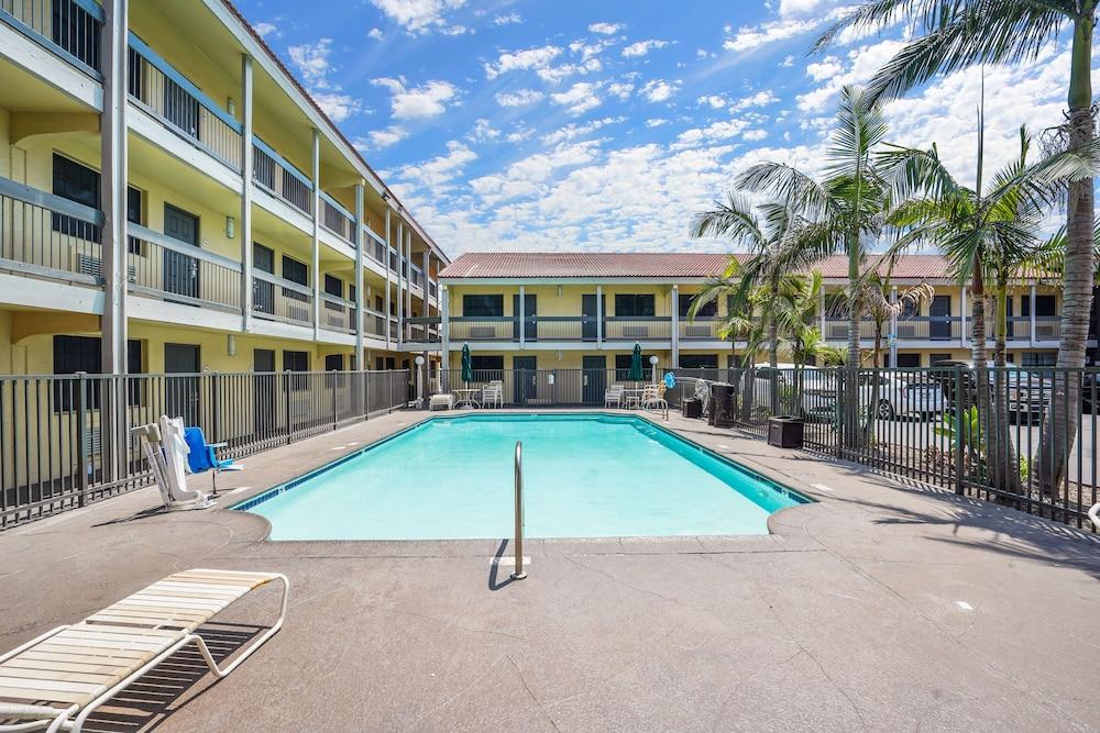 La Quinta Inn By Wyndham Costa Mesa Orange County Экстерьер фото